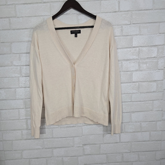 Banana Republic lightweight cardigan sweater - Picture 5 of 11